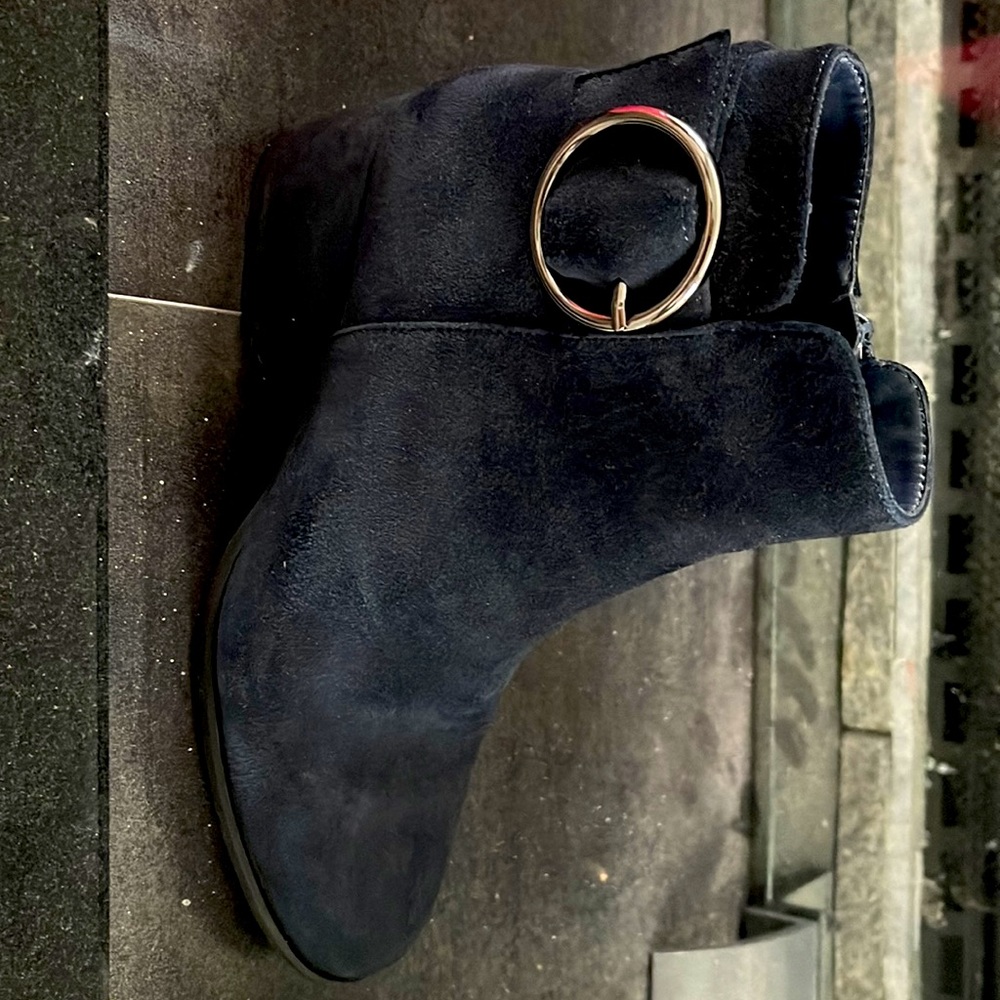 Vaneli Fidela size 7 suede ankle boots - Picture 3 of 5